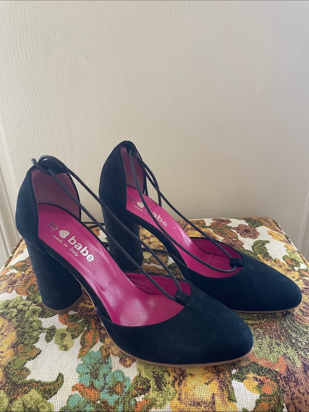 Le babe Black Suede Lace-Up Block Heel Pumps sz37.5us